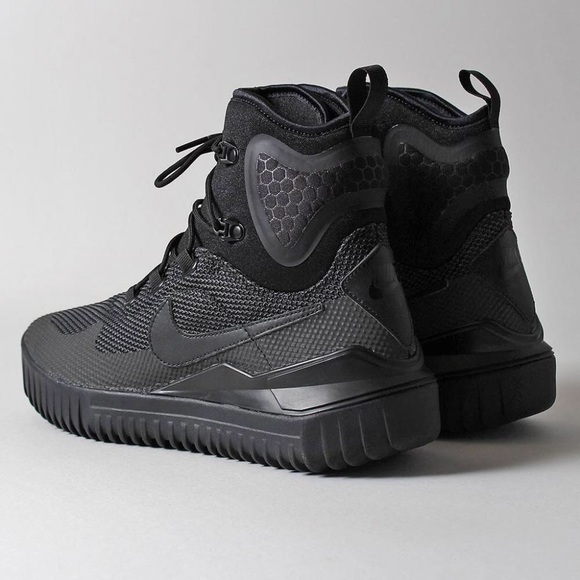 Nike Air Wild Mid Mens Boot MSRP $140 Black 9 10 - Picture 3 of 3